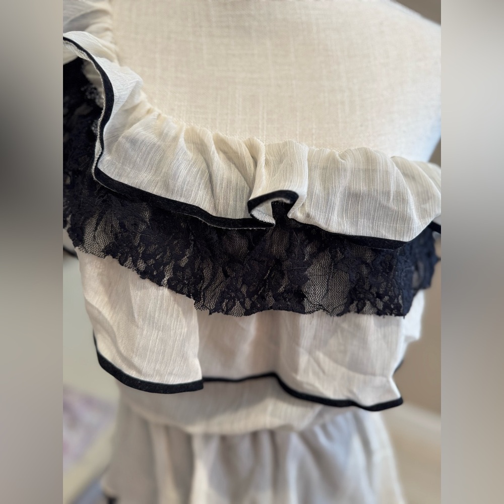 ❌SOLD❌5 for $30 RUE21 Off-Shoulder Ruffle Top Black & Cream - Picture 2 of 5